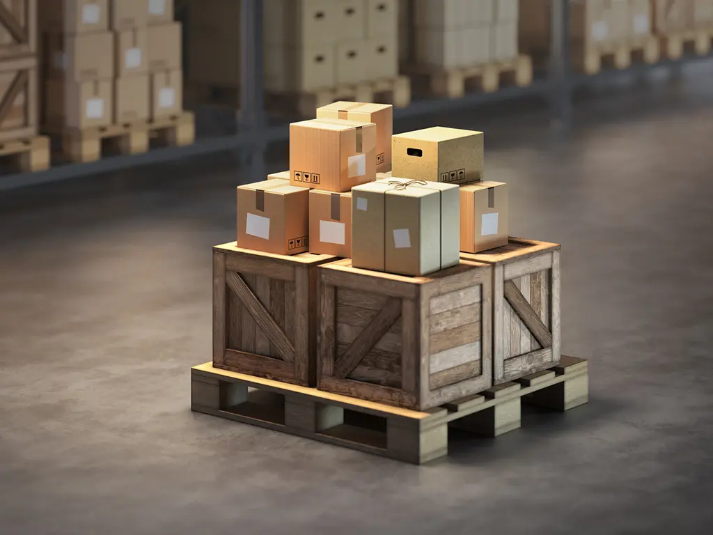 Cajas de cartón corrugado apiladas con protección para envíos